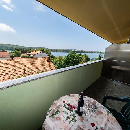 Apartments Krivicic Green Pomer Exterior foto