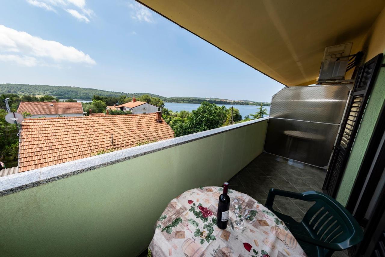 Apartments Krivicic Green Pomer Exterior foto